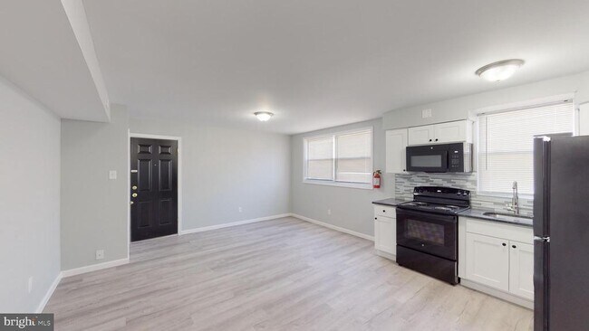 Building Photo - 910 Gateway Blvd