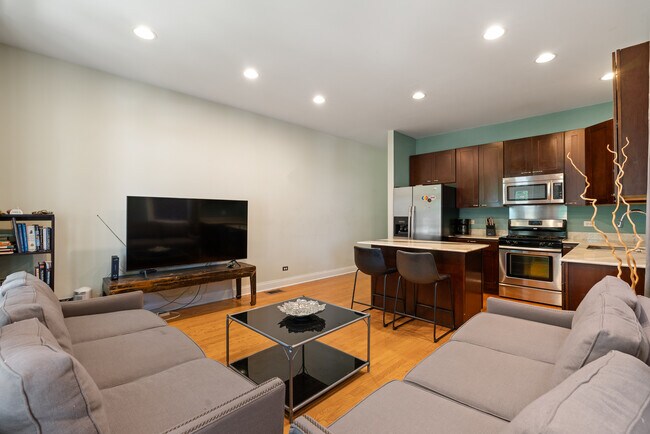 Building Photo - 2337 W Maypole Ave