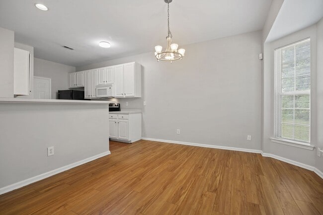 Building Photo - Charming 3-Bedroom Home,  minutes from Downtown Durham & Duke, Pet Friendly!