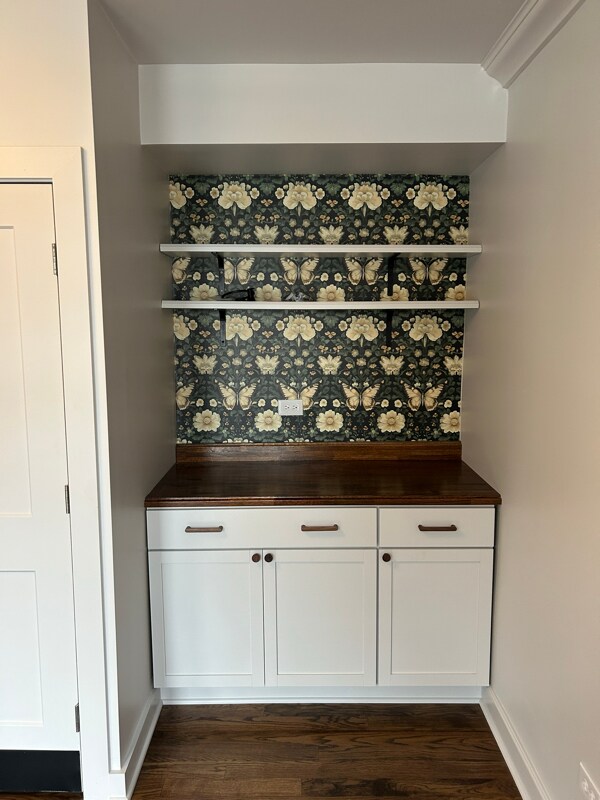 Building Photo - 705 N Damen Ave