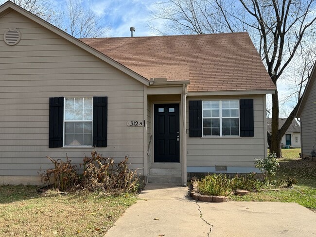 Building Photo - 2 bedroom Duplex in Catoosa, Small Pets welcome