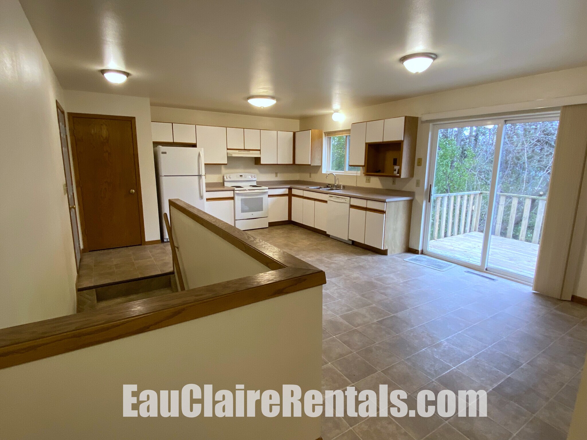 Kitchen - 2265 Frank St