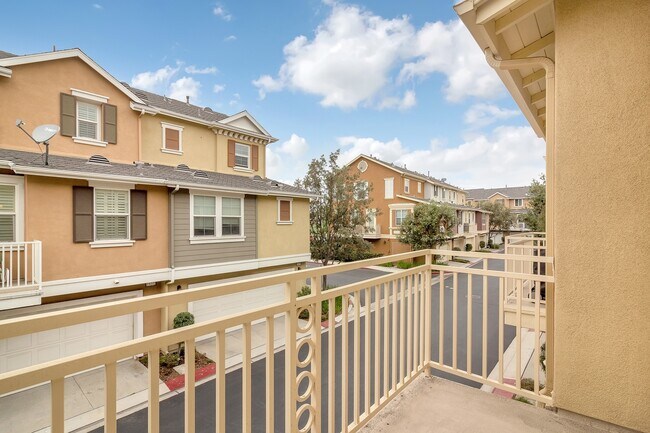 Building Photo - Live in Luxury: Fully Upgraded 2 Bedroom P...