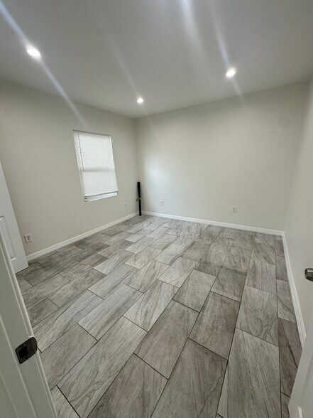 Building Photo - 731 W 99th St