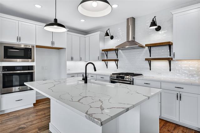 Building Photo - 910 Sunflower Trl