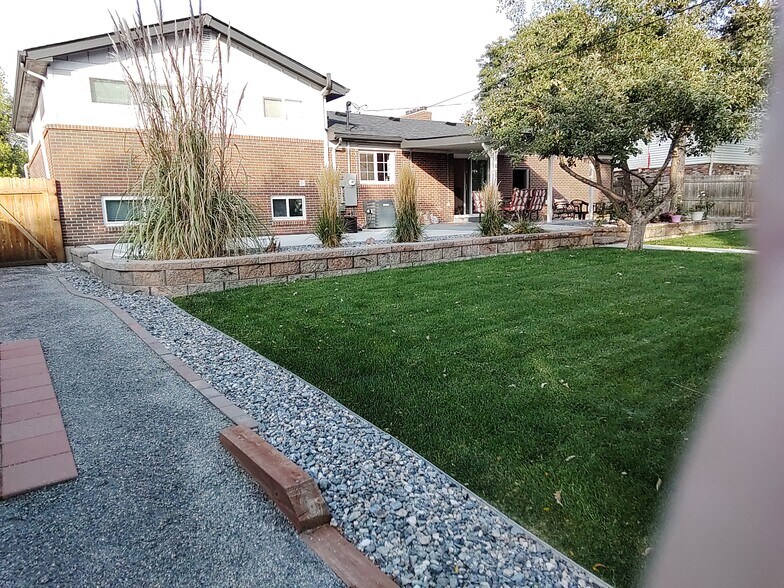 Building Photo - 1260 Kennedy Dr