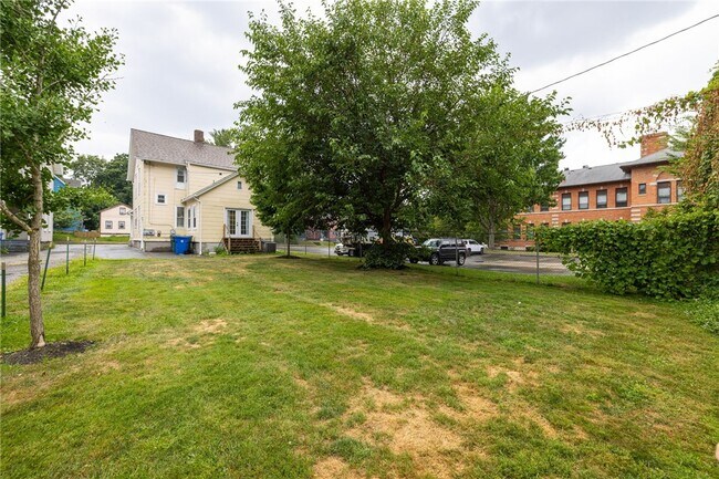 Building Photo - 222 Gregory St