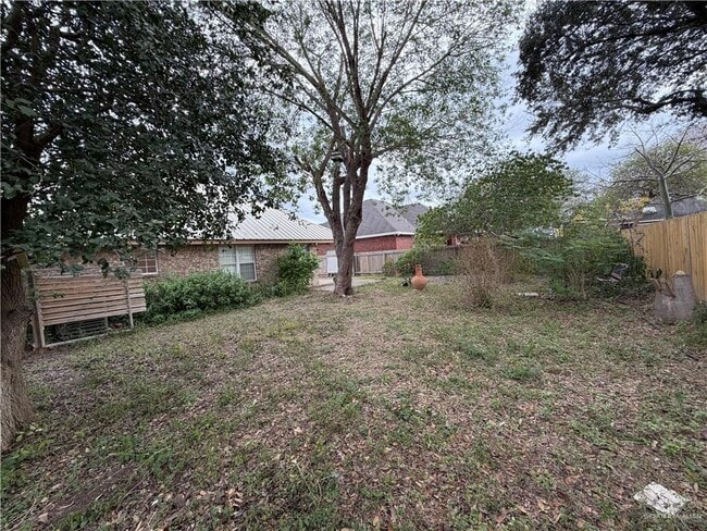 Building Photo - 25 Laurel Ave