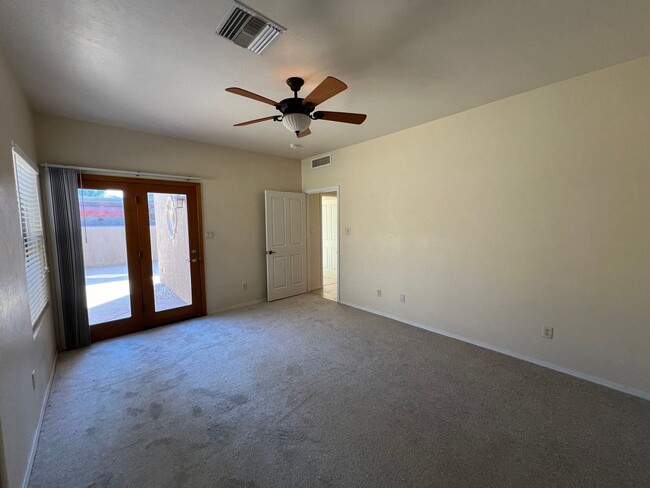 Building Photo - 3 BEDROOM IN LA QUINTA!