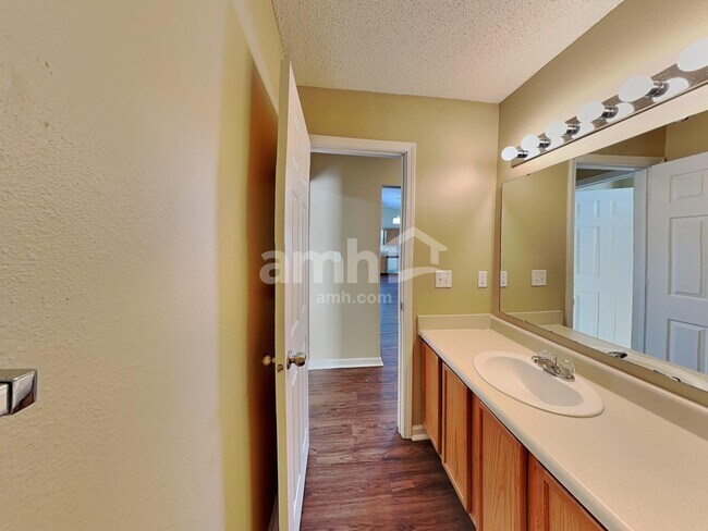 Building Photo - 1438 Dowell St