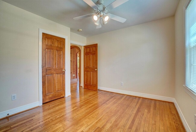 Building Photo - Waterfront Home on 1 Acre Treed Lot, 4/2 +...