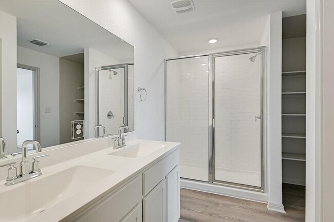 Building Photo - 115 Sweetwater Crk Ln