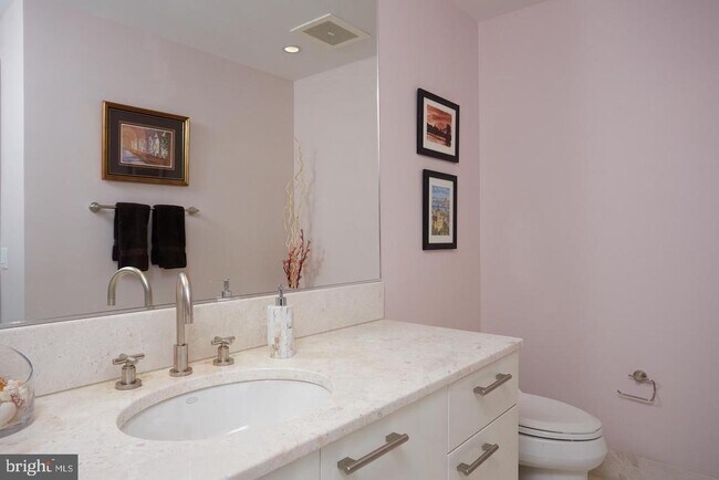 Building Photo - 1881 N Nash St