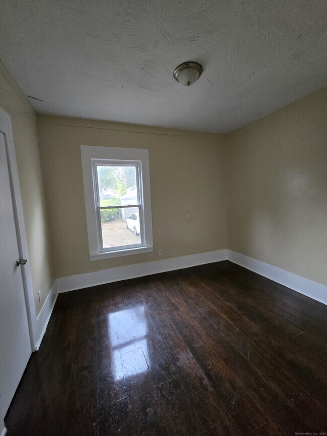 Building Photo - 114 Hurlburt St