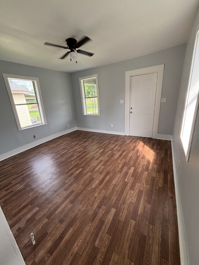 LIVING ROOM - 1128 Alabama Ave