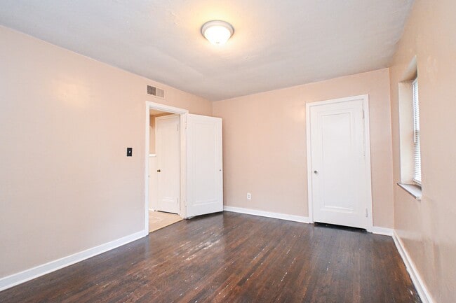 Building Photo - 3042 Percy Ave
