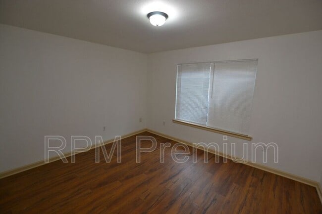 Building Photo - 947-957 Grebe St