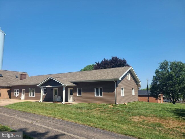 Building Photo - 610 Robert Fulton Hwy