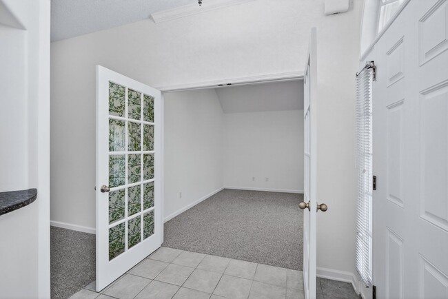 Building Photo - 568 Marshview Dr