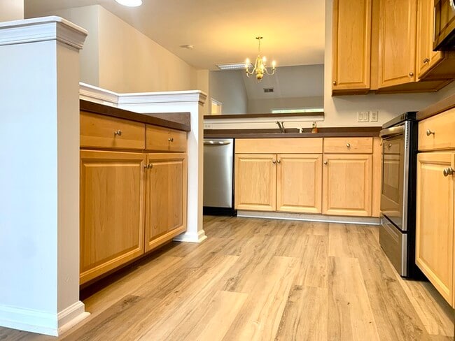 Building Photo - BEAUTIFUL 3 BED/2.5 BATH CONDO, SPACIOUS &...