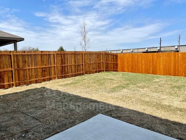 Building Photo - 3205 Sweetwater Way
