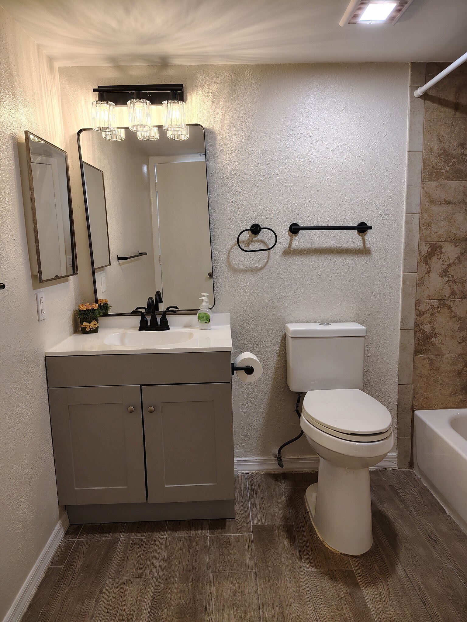 Building Photo - 194 Santa Clara Dr