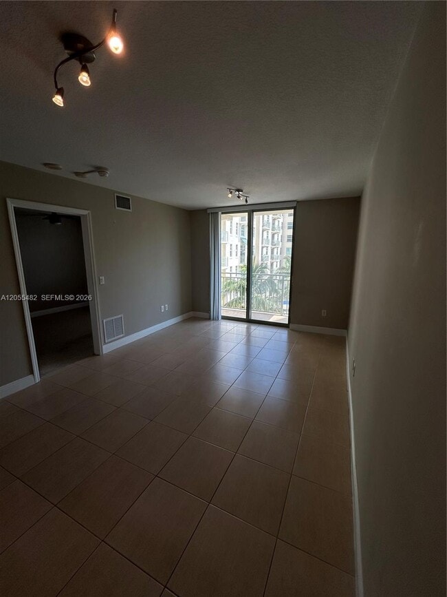 Building Photo - 610 Clematis St