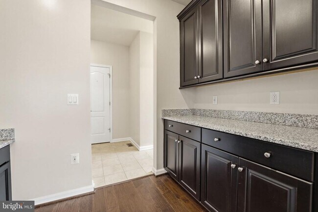 Building Photo - 428 Alder Dr