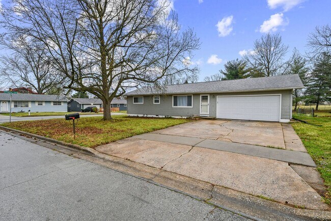 Building Photo - 3 Bed, 2 Bath Home for Rent Near Tom Watkins Park