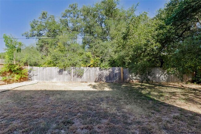 Building Photo - 8116 Forest Heights Ln