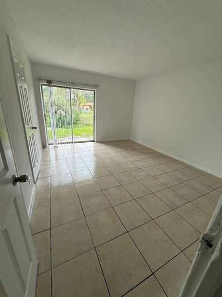 Building Photo - 3800 Riverside Dr