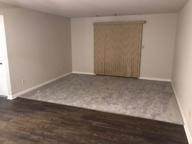 Building Photo - Beautiful First Floor Condo