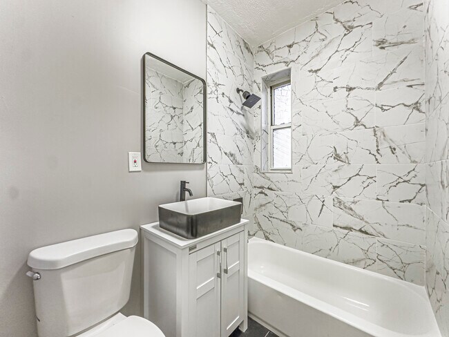 Building Photo - 758 Jersey Ave