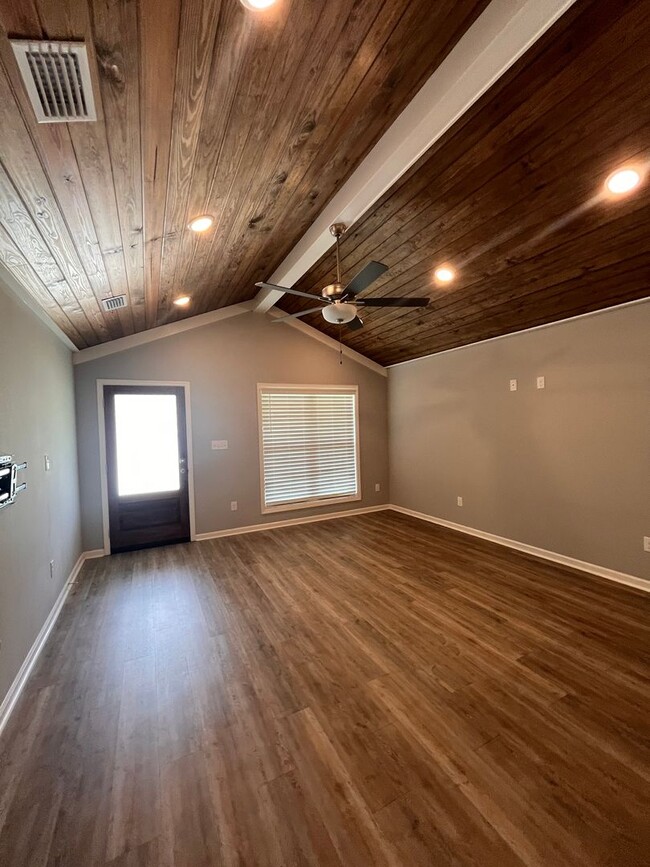 Building Photo - 1805 Northside Dr