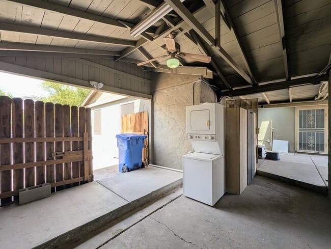Building Photo - 2443 E Earll Dr