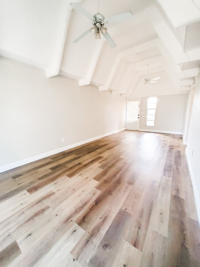 Building Photo - 4741 Club Cir