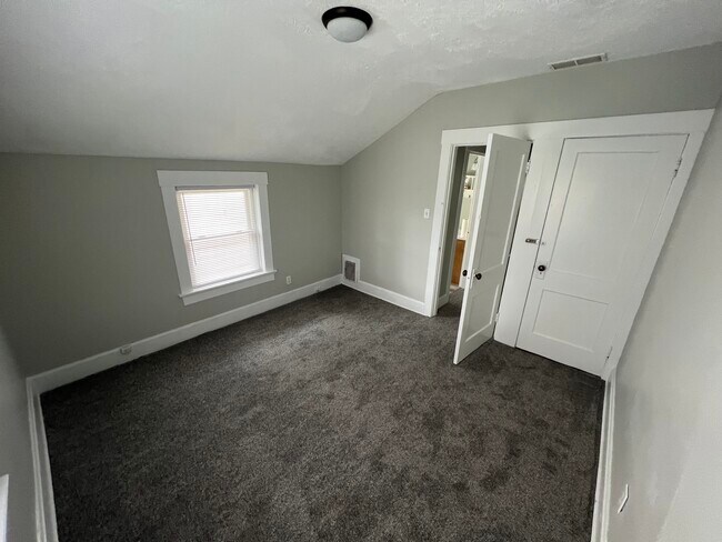 Building Photo - 2641 Noble Ave