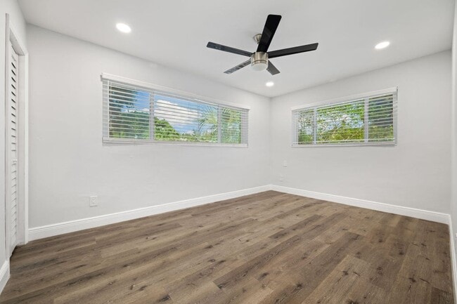 Building Photo - 2298 NE 4th Ave