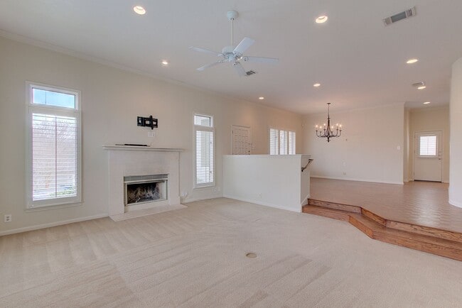 Building Photo - Rare 3 BR / 2.5 BA /  2 Car Garage Westlake Condo 14th Fairway (Austin Country Club) (Eanes ISD)