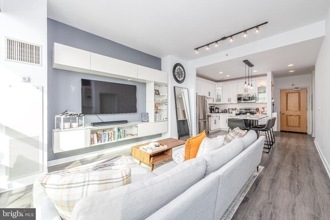 Building Photo - 901 N Penn St