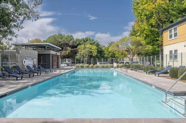 Building Photo - 5871.5 W 88th St