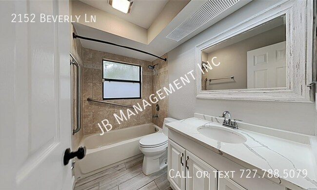 Building Photo - 2152 Beverly Ln