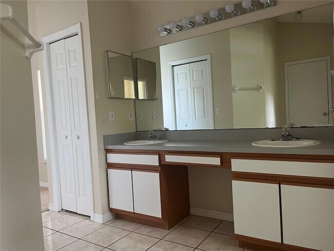 Building Photo - 127 Madrona Dr