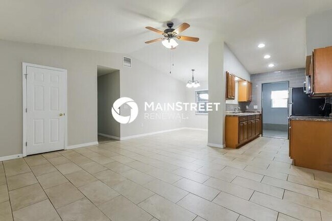 Building Photo - 3 Bedroom Pet-Friendly Home in Bartow, FL with Main Street Renewal