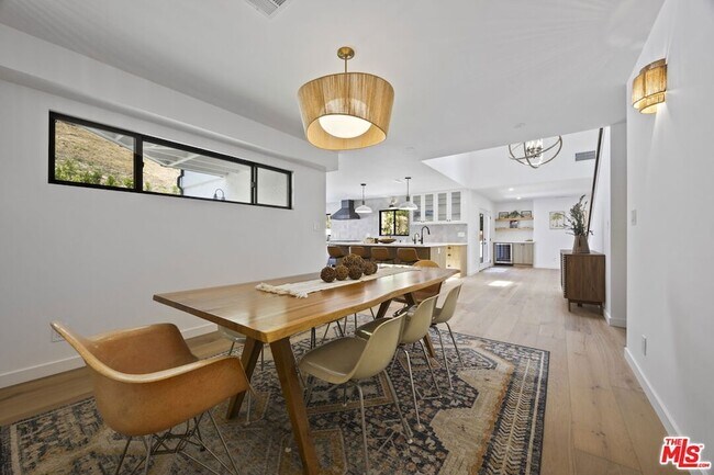 Building Photo - 1131 Rancho Dr