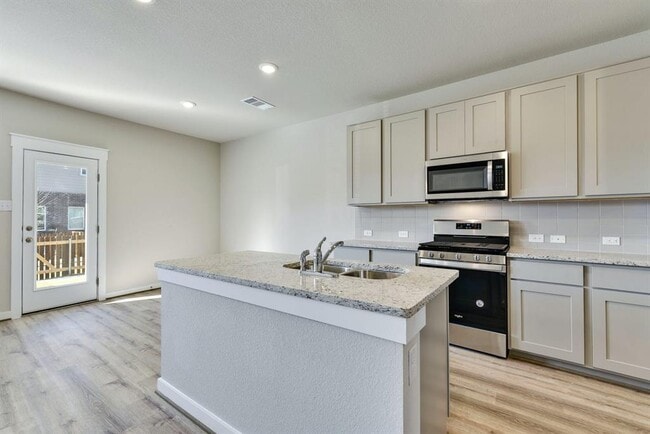 Building Photo - 603B Pearly Eye Dr