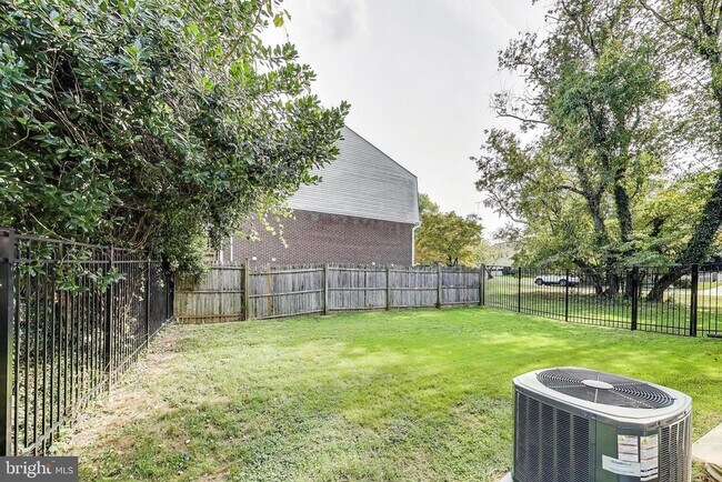 Building Photo - 10323 Snowpine Way