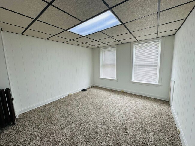 Building Photo - Two Bedroom House, Downtown Area