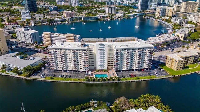 Building Photo - 401 Golden Isles Dr
