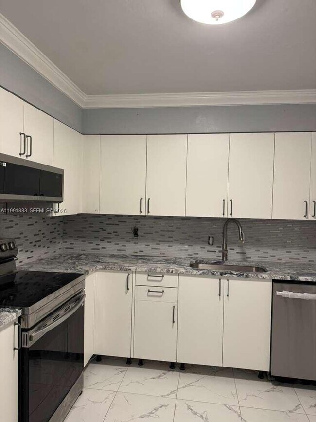 Building Photo - 6610 Johnson St